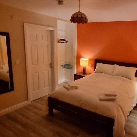 Spacious Curragh 2-Bed Apartment With Own Entrance Brownstown المظهر الخارجي الصورة