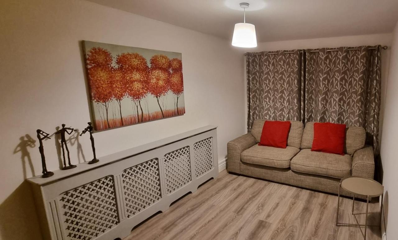 Spacious Curragh 2-Bed Apartment With Own Entrance Brownstown المظهر الخارجي الصورة